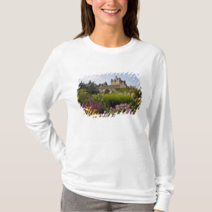 Schöne Gärten und berühmtes Schloss in T-Shirt