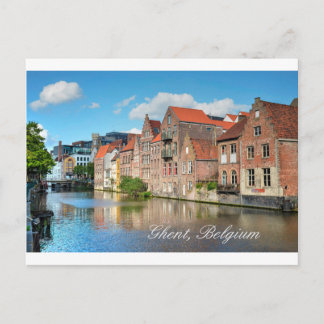Schöne Gebäude aus dem Kanal und dem Mittelalter i Postkarte
