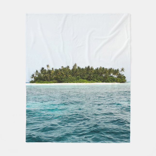 Schöne grüne Insel im Meer Fleecedecke (Vorderseite)