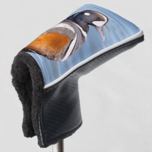 Schöne Harlequin-Ente am Felsen Golf Headcover