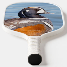 Schöne Harlequin-Ente am Felsen Pickleball Schläger