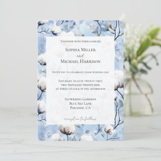 Schöne Hellblaue Weiße Blumenhochzeit Einladung (Stehend Vorderseite)