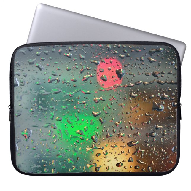 Schöne helle Lichter im Regen Laptopschutzhülle (Vorderseite)