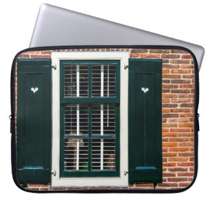 Schöne holländische traditionelle Häuser. Ziegelma Laptopschutzhülle