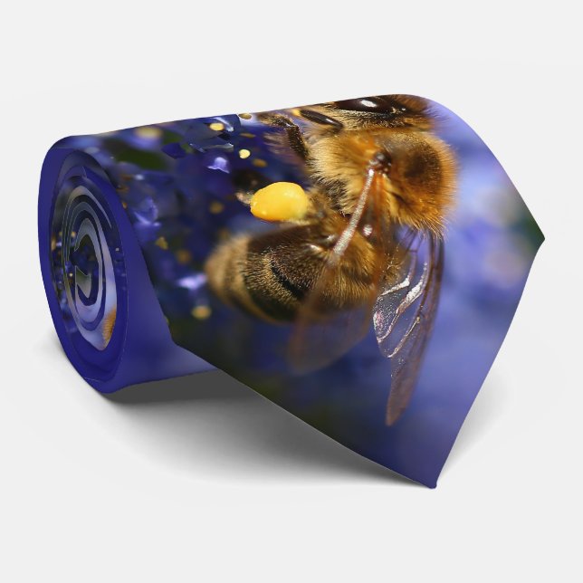 Schöne Honeybee auf der California Lilac Krawatte (Gerollt)