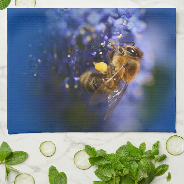 Schöne Honeybee auf der California Lilac Küchentuch (Gefaltet)