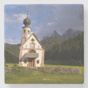 Schöne isolierte einsame Kirche namens Rainui Steinuntersetzer