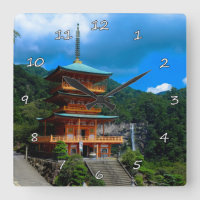 Schöne japanische Pagoda & Waterfall