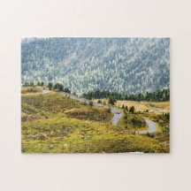 Schöne Kurvenstrasse, österreichische Landschaft