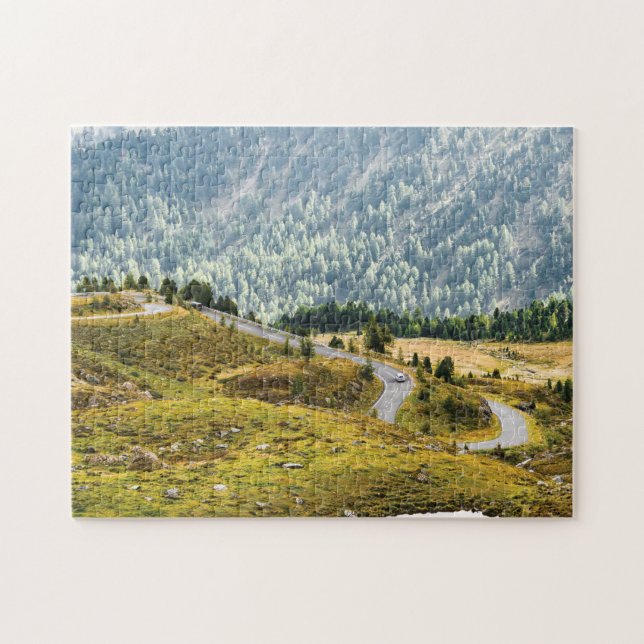Schöne Kurvenstrasse, österreichische Landschaft (Horizontal)