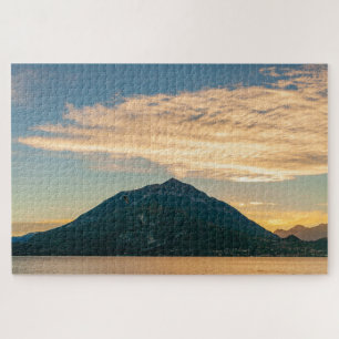 Schöne Landschaft des Comer Sees bei Sonnenunterga