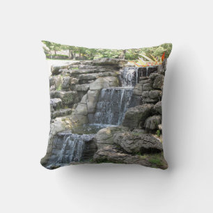 Schöne Landschaft im Freien Throw Kissen