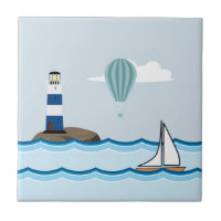 Schöne Landschaft mit Leuchtturm und Segelboot