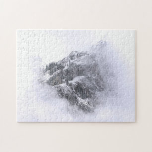 Schöne Landschaft mit schneebedeckten Bergen
