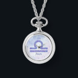Schöne Libra Astrologie Signatur Personalisiert Armbanduhr<br><div class="desc">Diese hübsche lila und Lavendel-Libra-Uhr zeigt Ihr astrologisches Zeichen aus dem Zodiac in einem schönen Funkeln wie die Sternbilder. Passen Sie dieses niedliche Armbanduhr-Geschenk mit Ihrem Namen in kursiver Schrift für jemanden an,  der Ende September oder Anfang Oktober Geburtstag hat.</div>