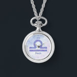 Schöne Libra Astrologie Signatur Personalisiert Armbanduhr<br><div class="desc">Diese hübsche lila und Lavendel-Libra-Uhr zeigt Ihr astrologisches Zeichen aus dem Zodiac in einem schönen Funkeln wie die Sternbilder. Passen Sie dieses niedliche Armbanduhr-Geschenk mit Ihrem Namen in kursiver Schrift für jemanden an,  der Ende September oder Anfang Oktober Geburtstag hat.</div>