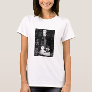 Schöne, liebevoll eingerichtete Guitar African Gra T-Shirt