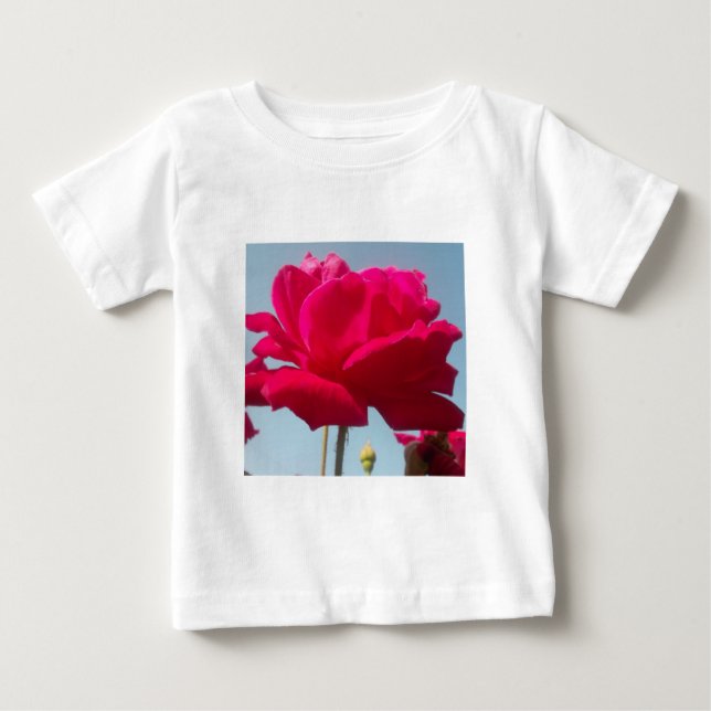 Schöne, liebevolle Rose Rot gegen Blau Baby T-shirt (Vorderseite)