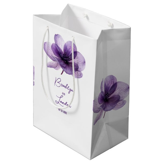 Schöne Lila Blume Hochzeit Mittlere Geschenktüte (Rückseite Schrägansicht)
