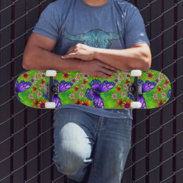 Schöne Lila Butterfly Blume Wiese Skateboard