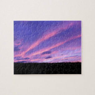 Schöne lila Sonnenuntergangs-Himmelwolken Natursze