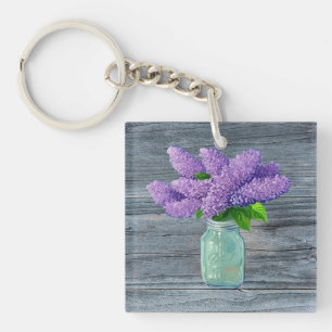 Schöne Lilacs im rustikalen Mason Jar Schlüsselanhänger