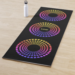 Schöne mehrfarbige Herz-Mandala auf Schwarz Yogamatte