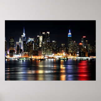 Schöne New Yorker Nachtlichter, die den Fluss refl Poster