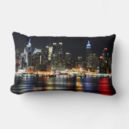 Schöne New- Yorknachtlichter, die Fluss Lendenkissen