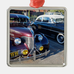 Schöne Oldtimer auf der Automobilausstellung Silbernes Ornament