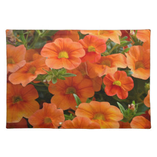 Schöne orange Petunie-Blumen Stofftischset