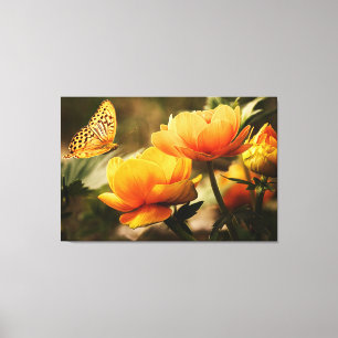 Schöne Orangefarbene Blume mit SchmetterlingsNatur Leinwanddruck