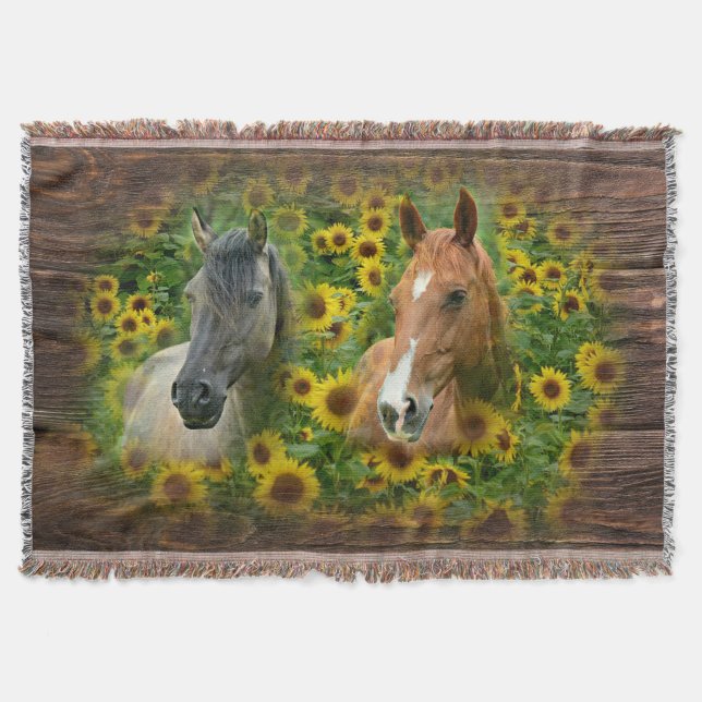 Schöne Pferde im Feld der Sonnenblumen Decke (Vorderseite)
