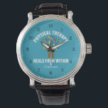 Schöne Physikaltherapie Inspirationsquelle Zitat Armbanduhr<br><div class="desc">Physikalische Therapie heilt aus der Armbanduhr. Ein niedlicher Physiotherapeut-Zitat-Geschenk mit einem wunderschönen Baum mit Regenbogen-Blätter und hilft Händen als die Baumgliedmaßen,  die sie hochheben. Motivierend und schöne Uhr für einen PT.</div>
