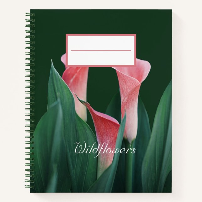 Schöne rosa Wildblumen l Dunkelgrüner Hintergrund Notizbuch (Vorderseite)