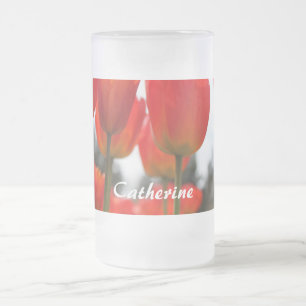 Schöne Rote Tulip-Blume. Mattglas Bierglas