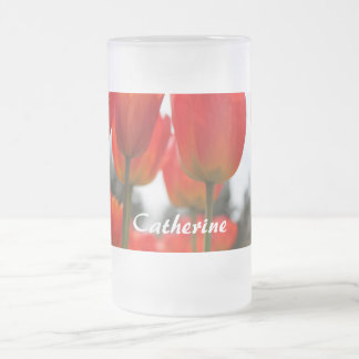 Schöne Rote Tulip-Blume. Mattglas Bierglas