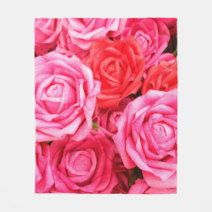 Schöne rote und rosa Rosen Fleecedecke