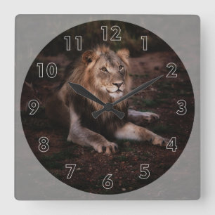 Schöne Ruhestätte im Grünen Quadratische Wanduhr