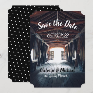 Schöne rustikale überdachte Brücke Save The Date Einladung