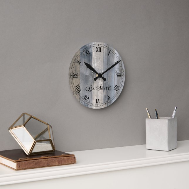 Schöne Schattierungen aus grauem Holz, seien Sie n Runde Wanduhr (Büro)