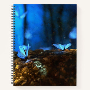 Schöne Schmetterlinge im Wiese Journal Notizbuch