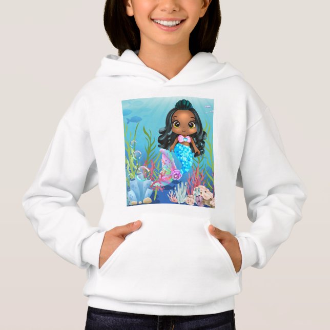 Schöne schwarze Meerjungfrau spielt im Meer Hoodie (Vorderseite)