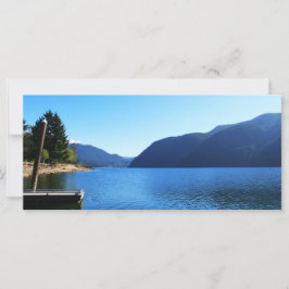 schöne See- und Berglandschaft blau