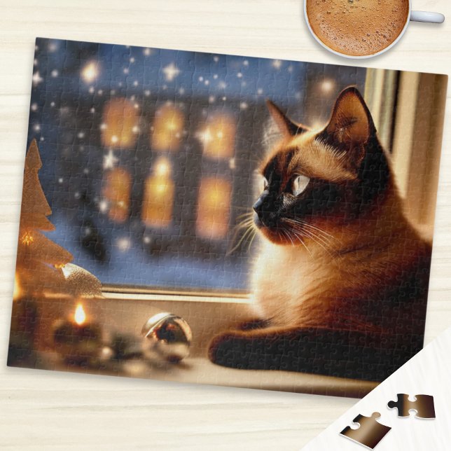 Schöne siamesische Katze am Fenster Weihnachtsmann (A jigsaw puzzle with a picture a beautiful Siamese cat with snow and Christmas decorations)
