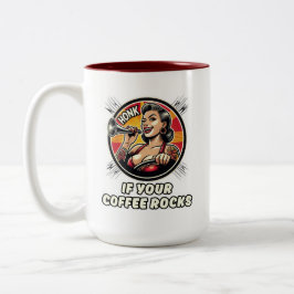 Schöne starke Frauen trinken Kaffee Zweifarbige Tasse
