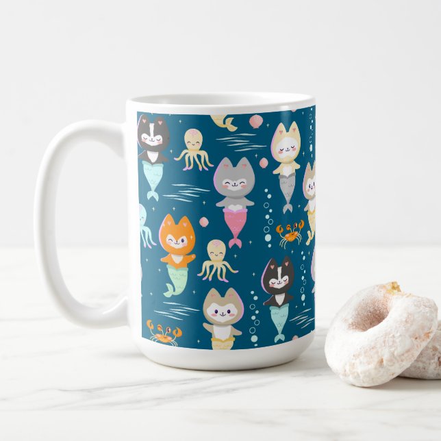 Schöne Tasse mit niedlichen Meerjungfrauen. (Mit Donut)