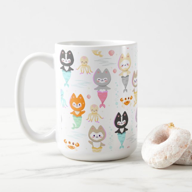 Schöne Tasse mit niedlichen Meerjungfrauen. (Mit Donut)
