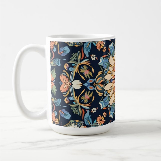 Schöne Tasse mit stilvollem Blumenmuster (Links)