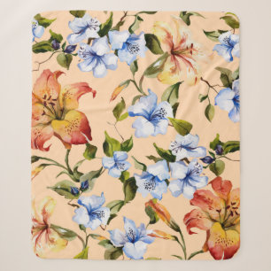 Schöne Tigerlilien und kleine blaue Blumen auf Sherpadecke
